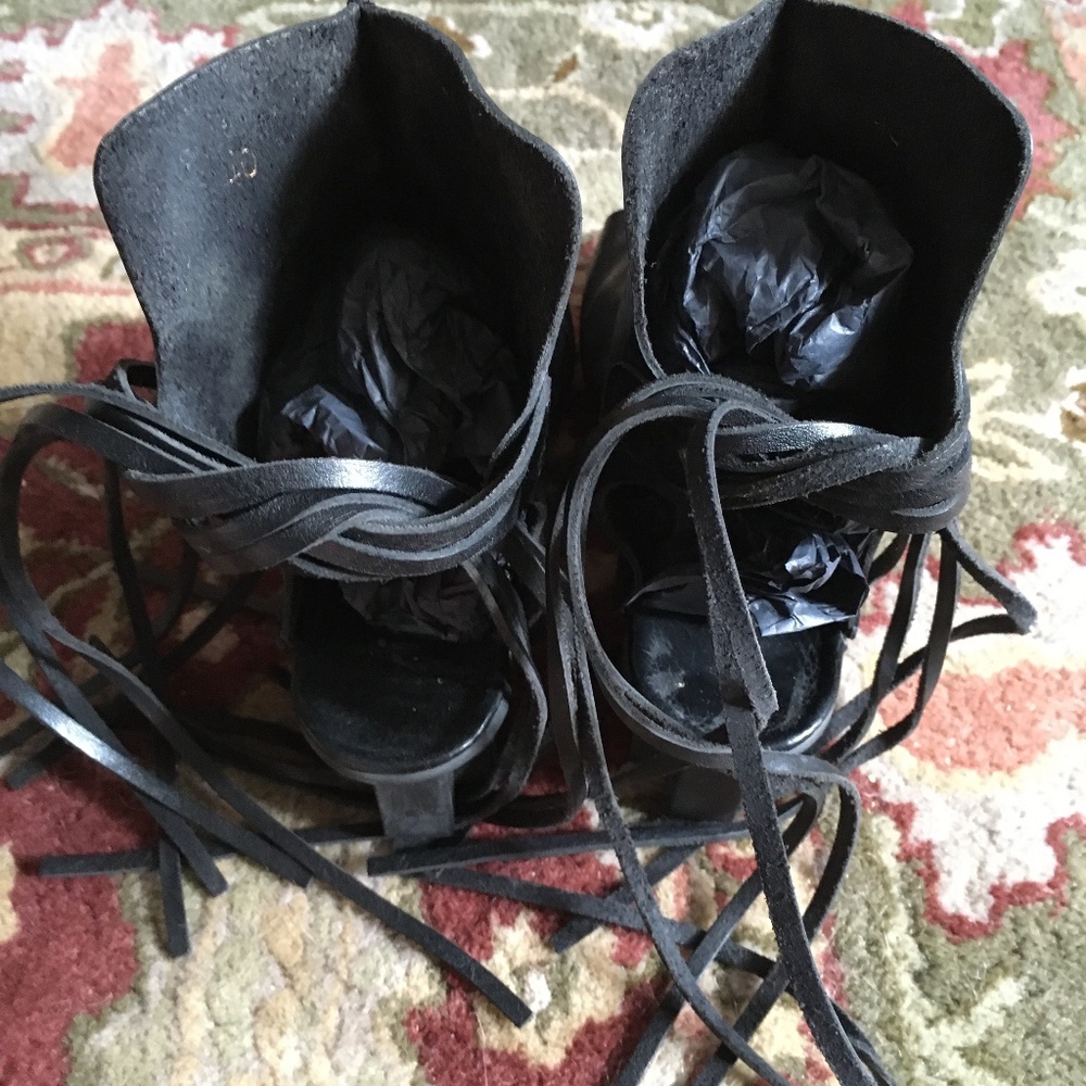 TRIPPEN Black Leather Open Toe Fringe Tie Back Booties 40 - Picture 4 of 6